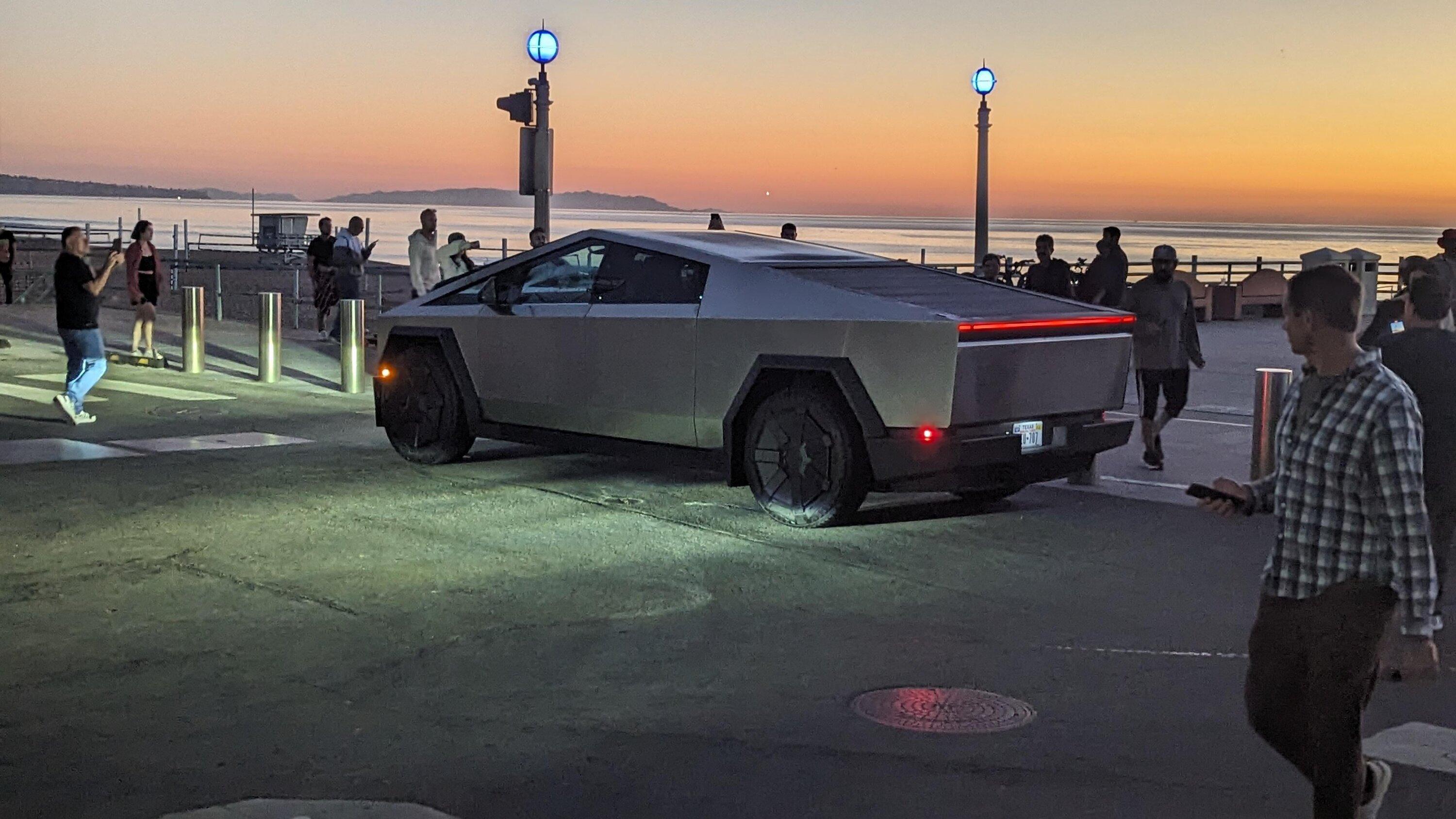 📸 Cybertruck looking awesome at Manhattan Beach Pier sighting | Tesla ...