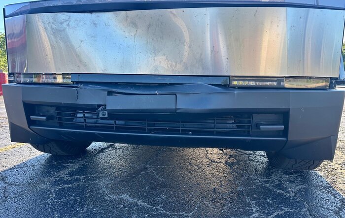 Cybertruck -1 🥊 Deer -0