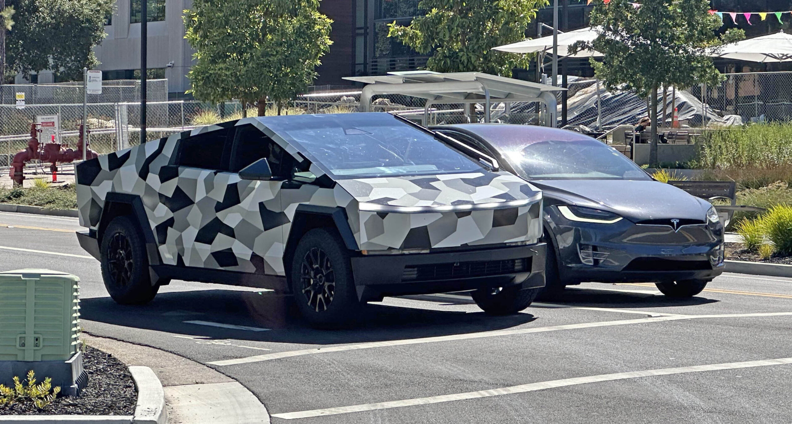 Cybertruck Spotted Vs. Model X And On Freeway Soaking Up Bumps With Air ...