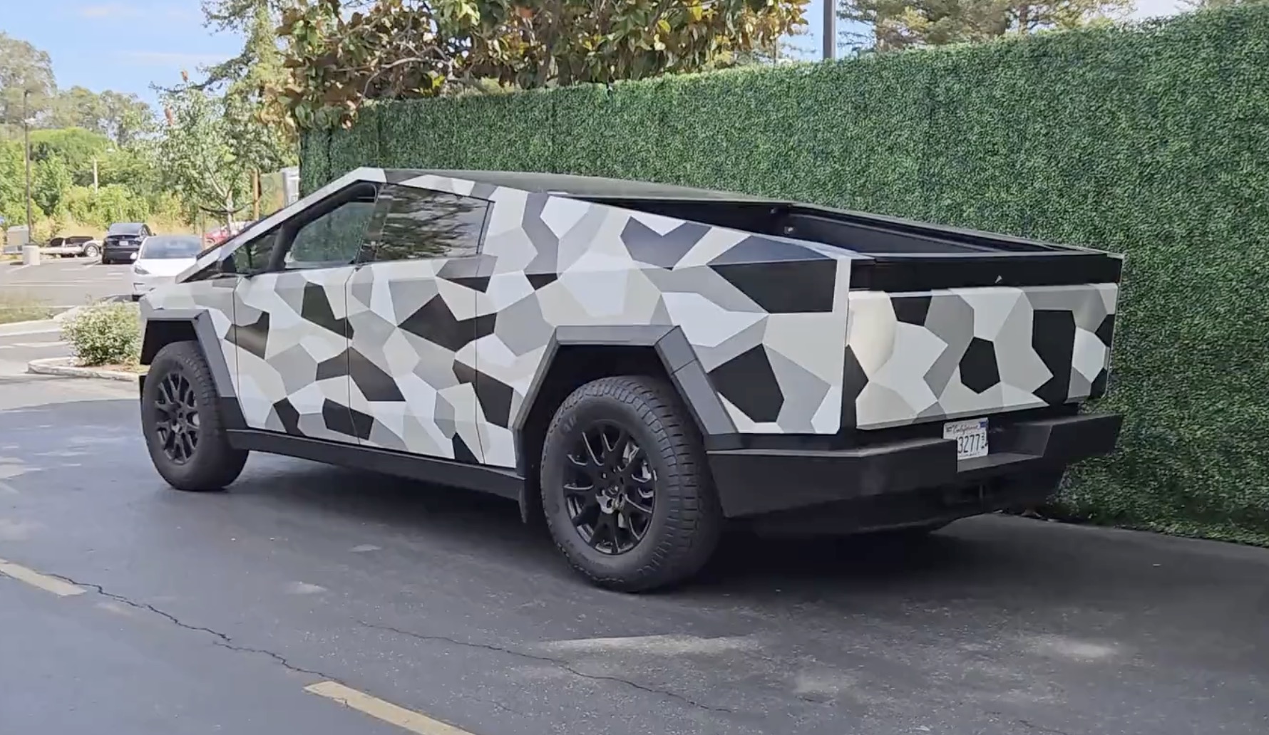 HD Walkaround Video of Camo Beta Cybertruck! | Tesla Cybertruck Forum ...